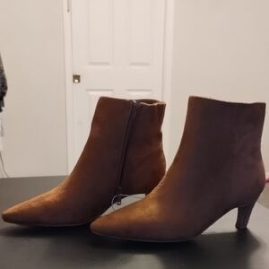 Universal Thread Brown Heeled Boots with Pointed Toe